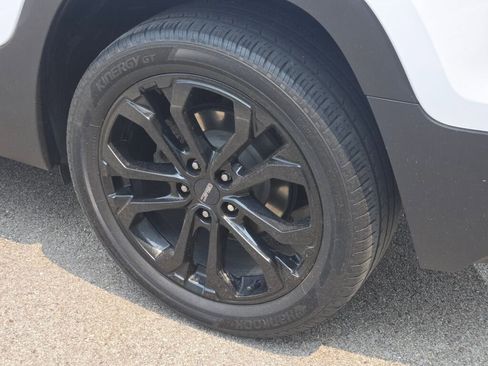 Used 2021 GMC Terrain SLT w/ Elevation Edition image 15