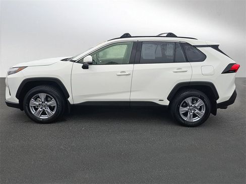 Used 2025 Toyota RAV4 XLE image 2