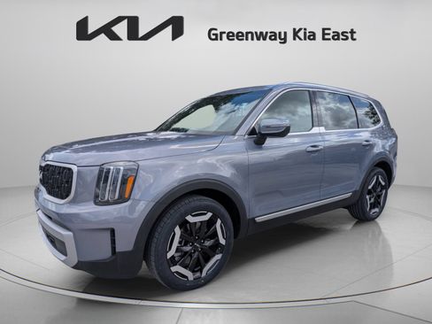 Certified 2023 Kia Telluride EX w/ EX Captain's Chair Package FWD image 10