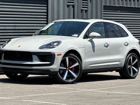 Certified 2024 Porsche Macan S AWD/4WD image 1