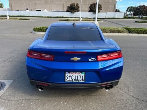 Used 2018 Chevrolet Camaro LT RWD image 4
