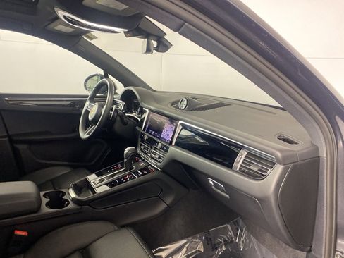 Used 2024 Porsche Macan image 25