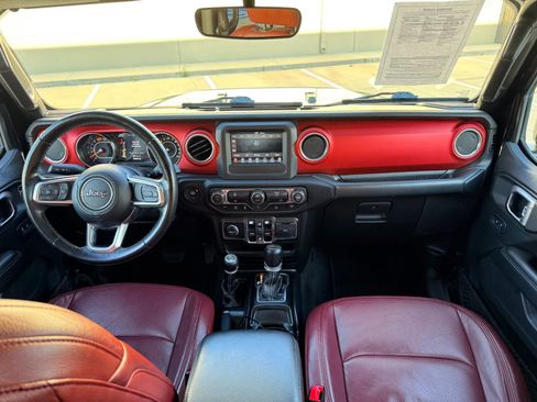 Used 2019 Jeep Wrangler Unlimited Sahara image 18