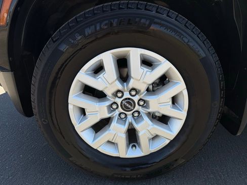 Certified 2023 Nissan Frontier SV w/ SV Convenience Package image 9