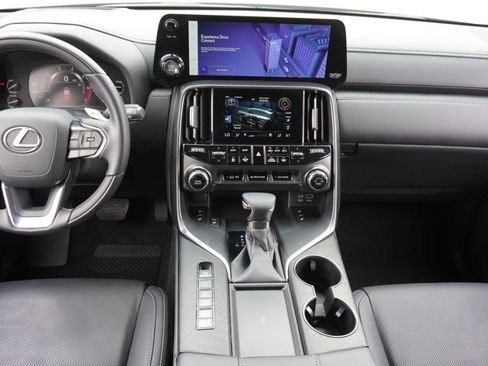 Used 2024 Lexus LX 600 4WD w/ Luxury Package image 29