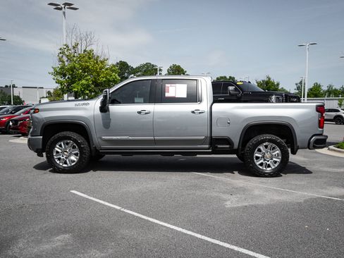 Used 2024 Chevrolet Silverado 2500 High Country w/ High Country Premium Package AWD/4WD image 7