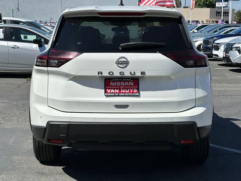 Used 2024 Nissan Rogue S FWD image 6