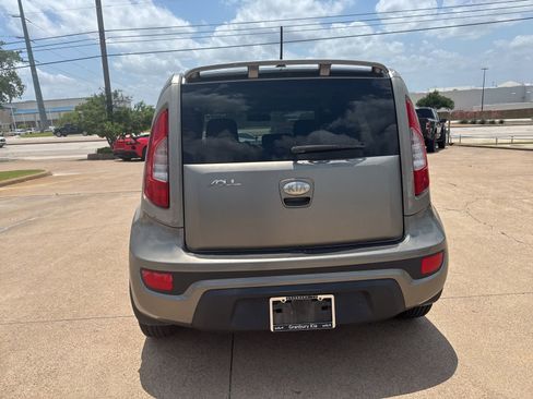 Used 2013 Kia Soul FWD image 6