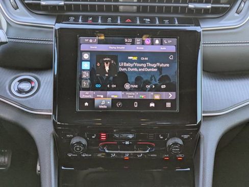 Used 2024 Jeep Grand Cherokee L Altitude image 20