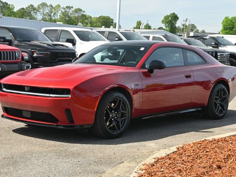 Used 2024 Dodge Charger R/T w/ Plus Group image 7