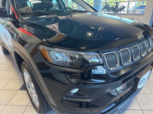 Used 2022 Jeep Compass Latitude AWD/4WD image 6