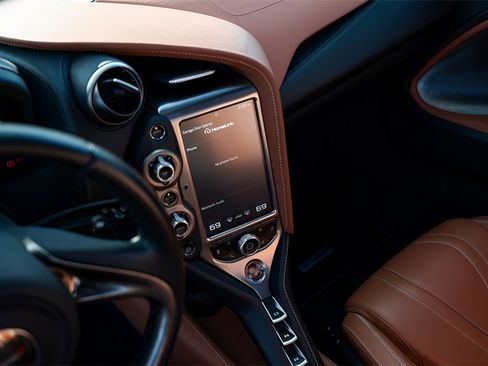 Used 2018 McLaren 720S image 39