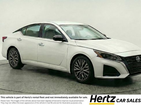 Used 2025 Nissan Altima 2.5 SV image 1