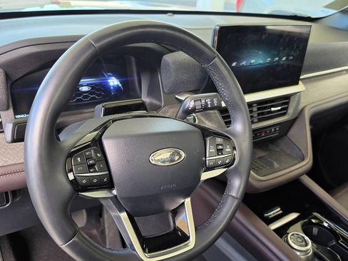 Used 2025 Ford Explorer Platinum w/ LUX Leather Package AWD/4WD image 6