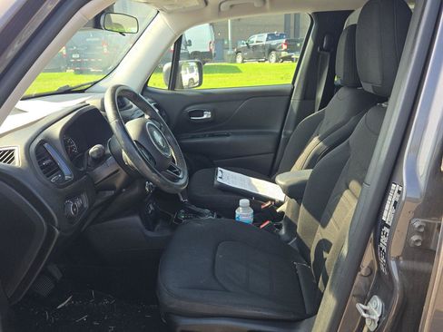 Used 2017 Jeep Renegade Altitude FWD image 15