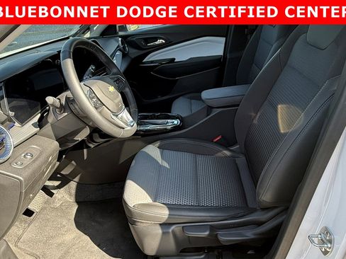 Used 2024 Chevrolet Trax LT w/ Driver Confidence Package FWD image 9