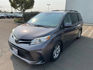 Used 2020 Toyota Sienna LE w/ LE Preferred Package FWD video 1