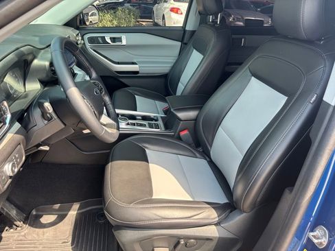 Used 2022 Ford Explorer XLT w/ Equipment Group 202A image 17