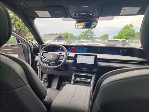 New 2025 Lincoln Nautilus Reserve image 23