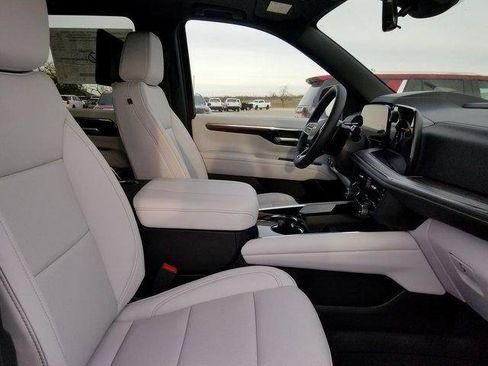 New 2026 Chevrolet Suburban Premier image 16