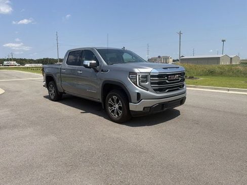 Used 2025 GMC Sierra 1500 SLT AWD/4WD image 4