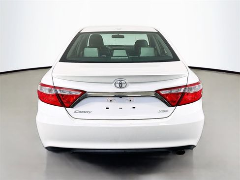 Used 2015 Toyota Camry image 6