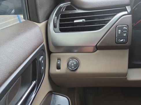 Used 2015 Chevrolet Tahoe LTZ RWD image 17