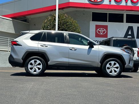 Used 2024 Toyota RAV4 LE AWD/4WD image 6
