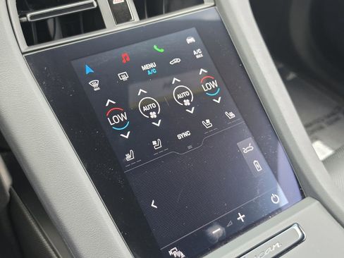 Used 2022 Porsche Taycan image 23