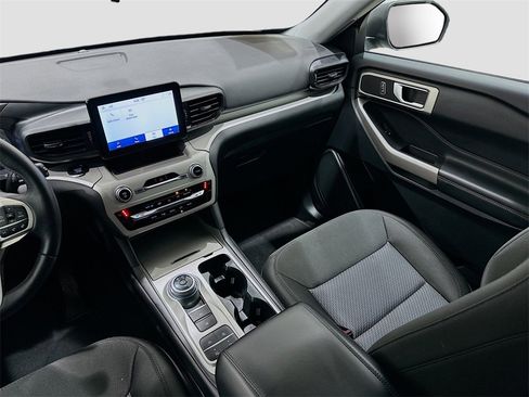 Used 2024 Ford Explorer XLT image 22