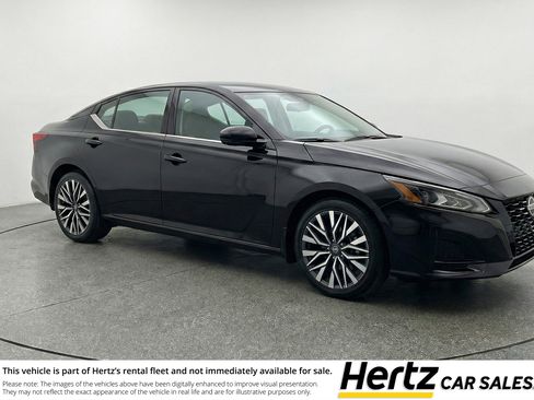 Used 2025 Nissan Altima 2.5 SV image 1