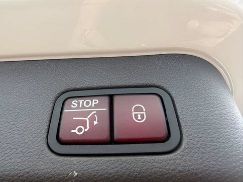 Used 2018 Mercedes-Benz GLE 350 4MATIC image 11