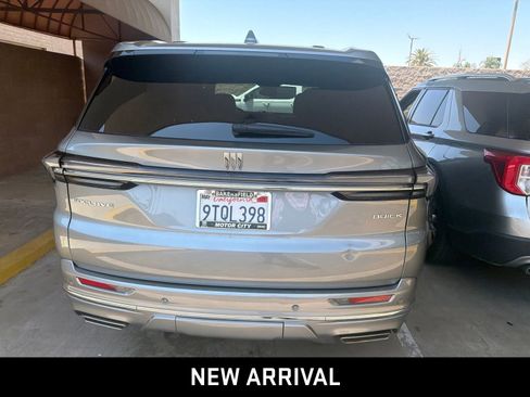 Used 2025 Buick Enclave Avenir FWD image 5