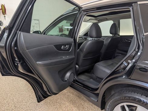 Used 2015 Nissan Rogue S AWD/4WD image 14