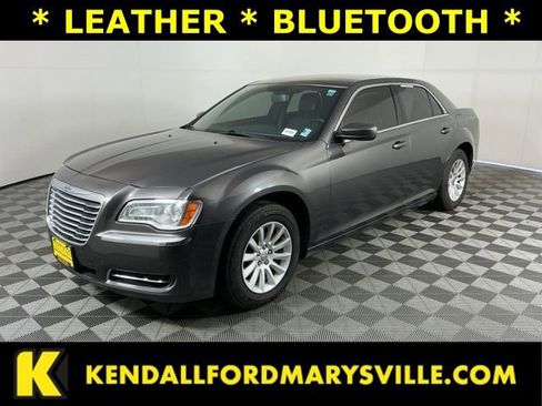 Used 2014 Chrysler 300 RWD image 1