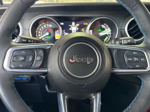Used 2023 Jeep Wrangler Unlimited Rubicon 4xe w/ Cold Weather Group AWD/4WD image 15