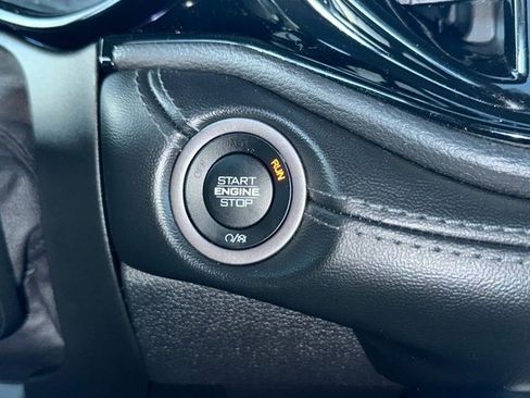 Used 2022 Dodge Durango GT image 35