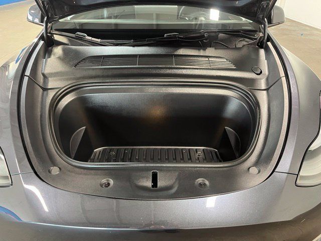 Used 2024 Tesla Model Y Long Range AWD/4WD image 9