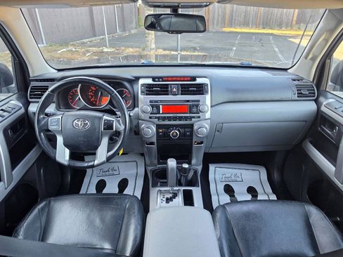 Used 2010 Toyota 4Runner SR5 w/ Convenience Pkg AWD/4WD image 10