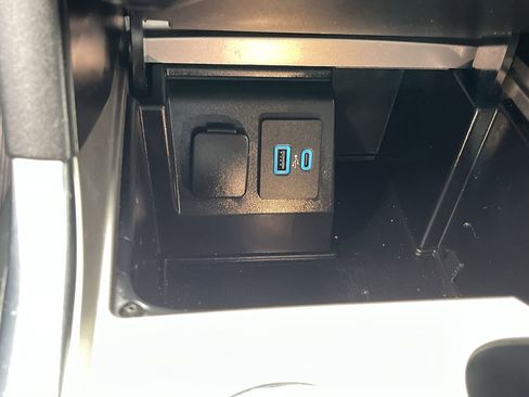 Used 2020 Ford Explorer XLT w/ Equipment Group 202A image 24