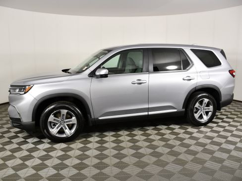 Certified 2025 Honda Pilot EX-L image 9