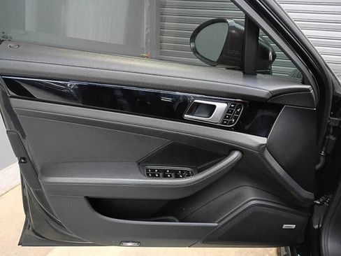 Used 2018 Porsche Panamera w/ Premium Package Plus image 8