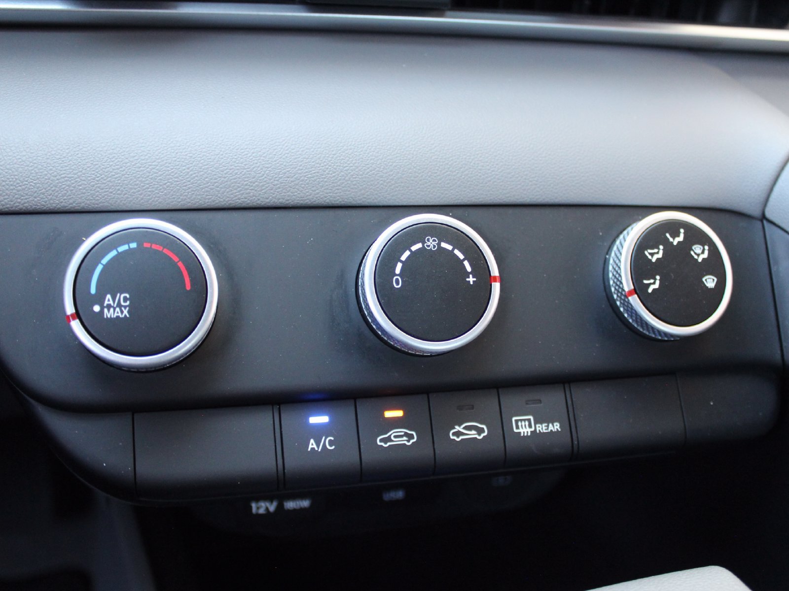 Used 2025 Hyundai Elantra SE FWD image 34