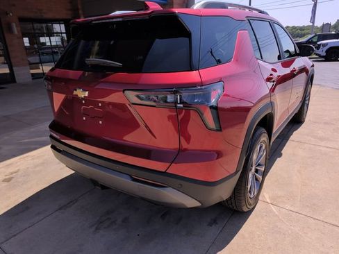 Used 2025 Chevrolet Equinox LT w/ Convenience Package II FWD image 8