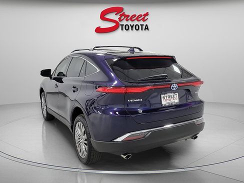 Certified 2024 Toyota Venza XLE image 2