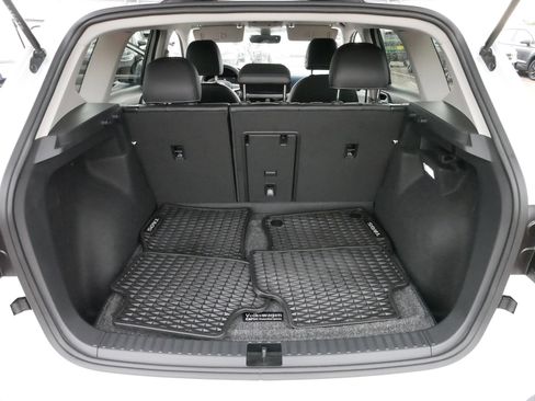 Certified 2024 Volkswagen Taos SE w/ Panoramic Sunroof Package image 18