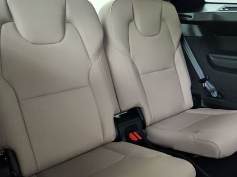 New 2026 Volvo XC90 T8 Plus w/ Protection Package Premier AWD/4WD image 34