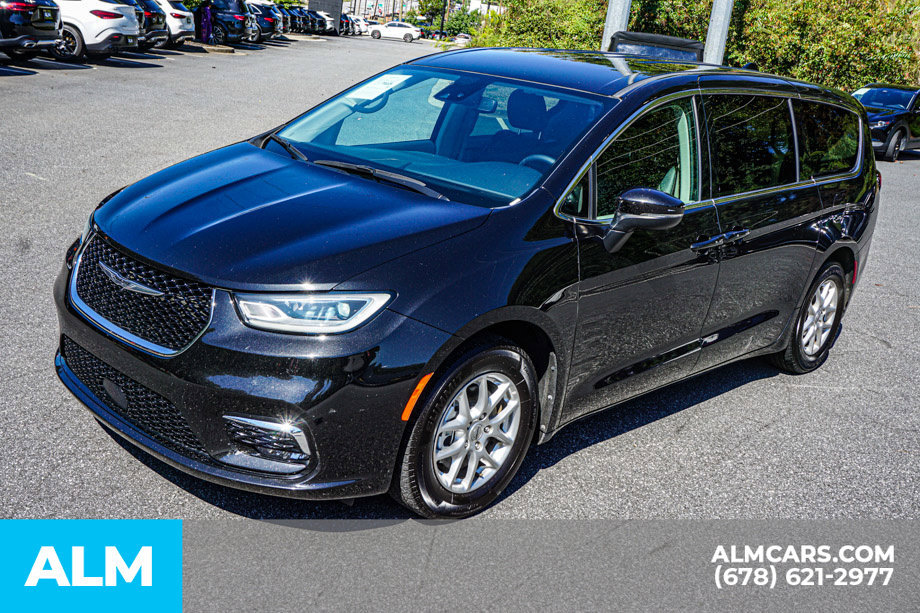 Used 2023 Chrysler Pacifica Touring-L FWD image 14