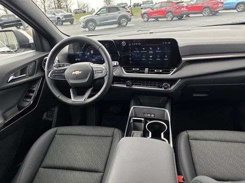 Used 2025 Chevrolet Equinox LT w/ Convenience Package II image 5