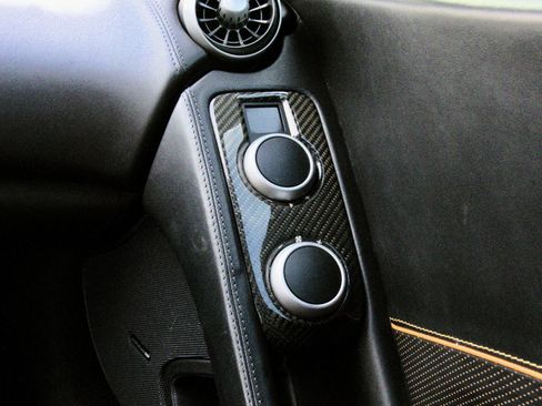Used 2015 McLaren 650S Spider RWD image 21